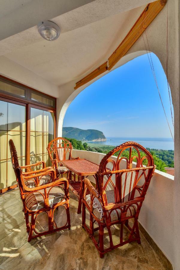 Pataki Guesthouse Petrovac Bagian luar foto