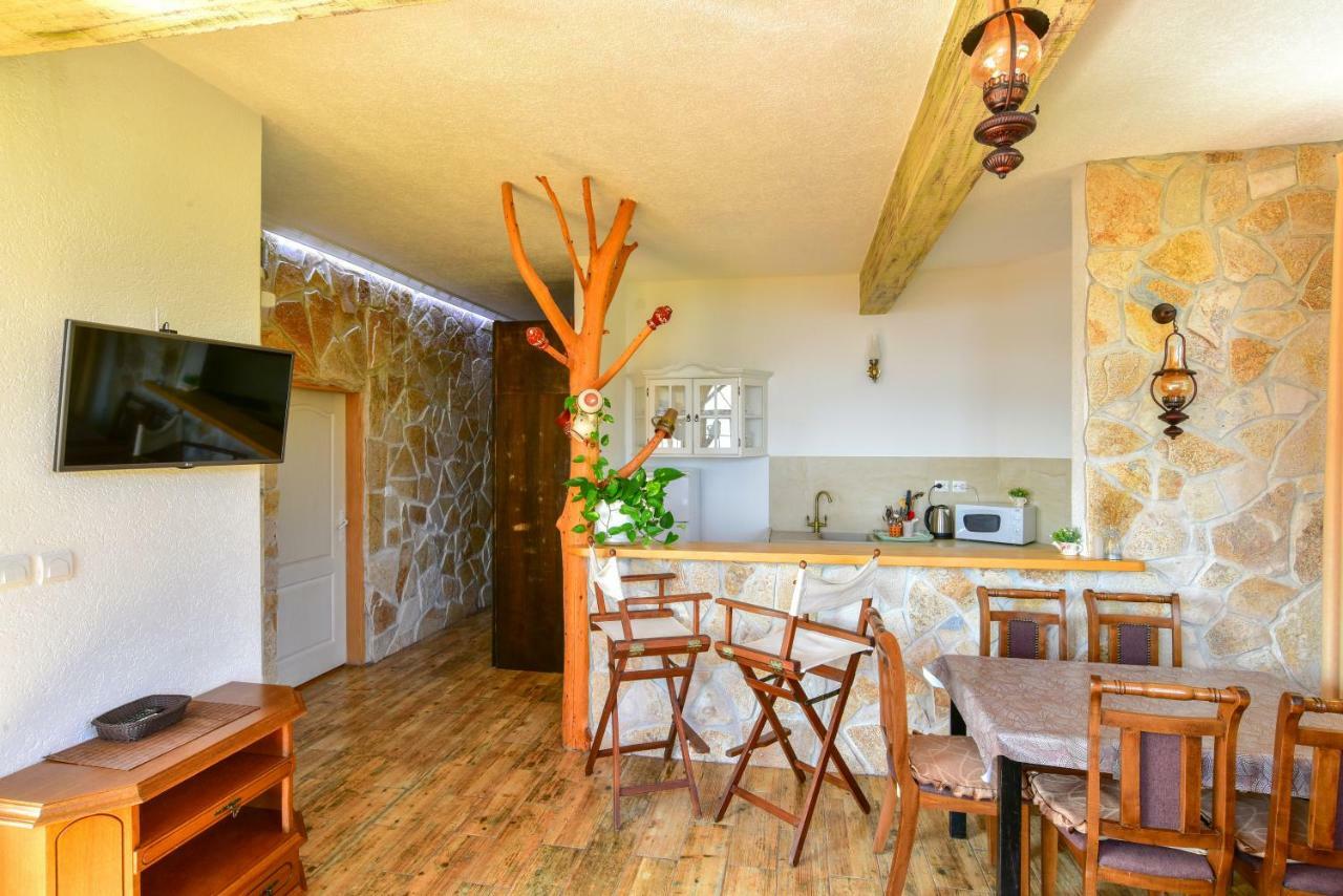 Pataki Guesthouse Petrovac Bagian luar foto