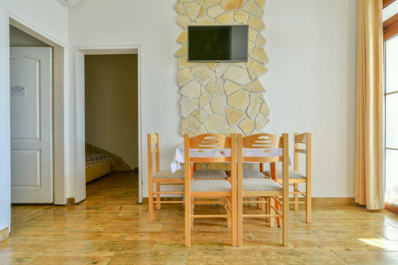 Pataki Guesthouse Petrovac Bagian luar foto