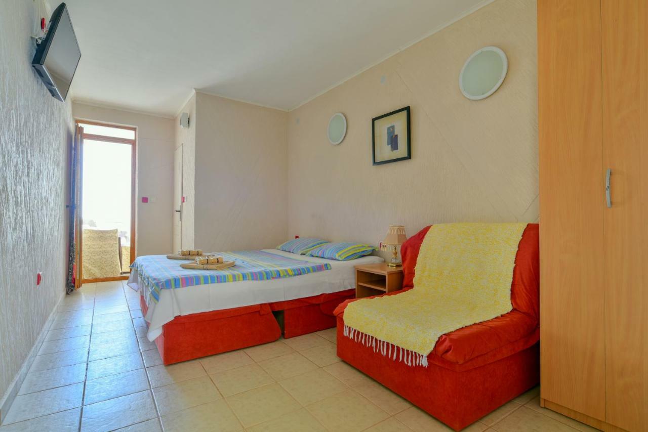 Pataki Guesthouse Petrovac Bagian luar foto