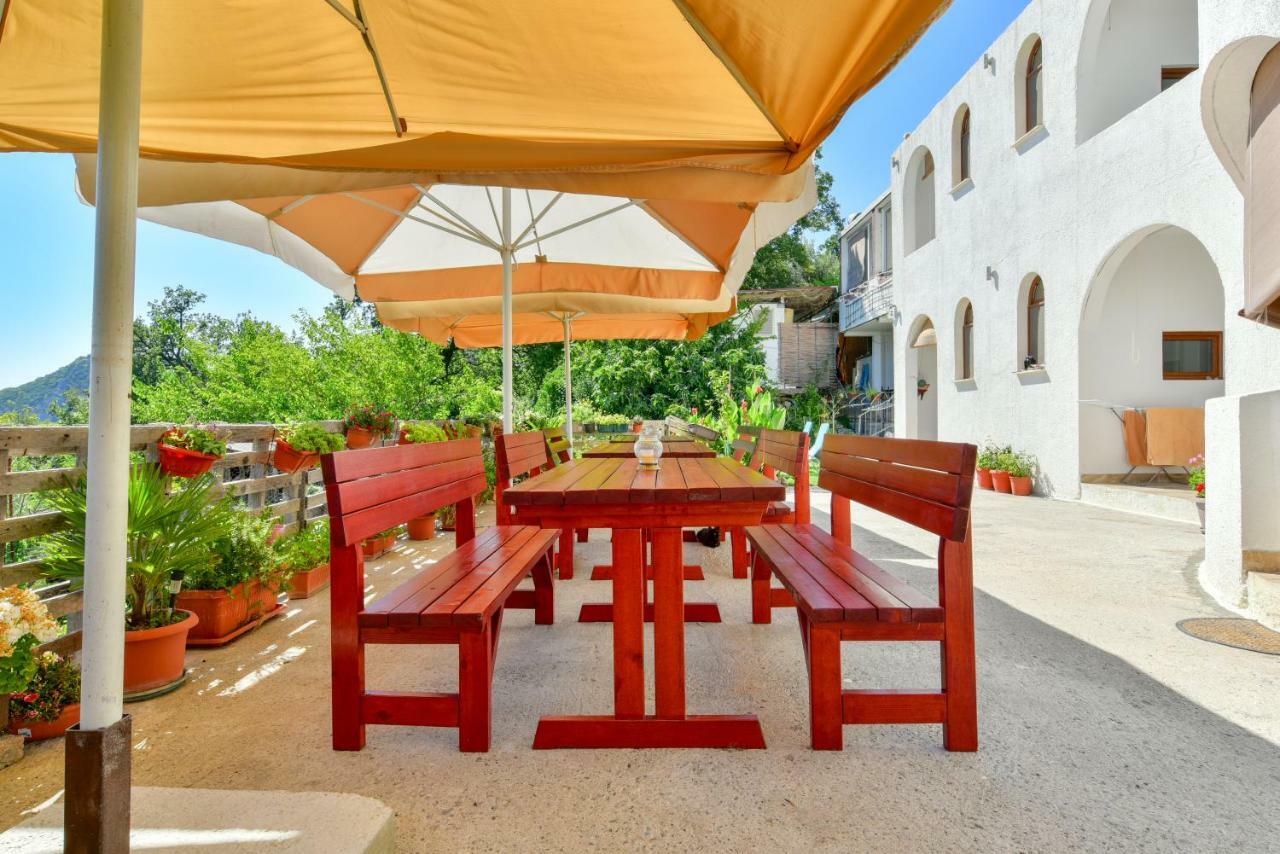 Pataki Guesthouse Petrovac Bagian luar foto