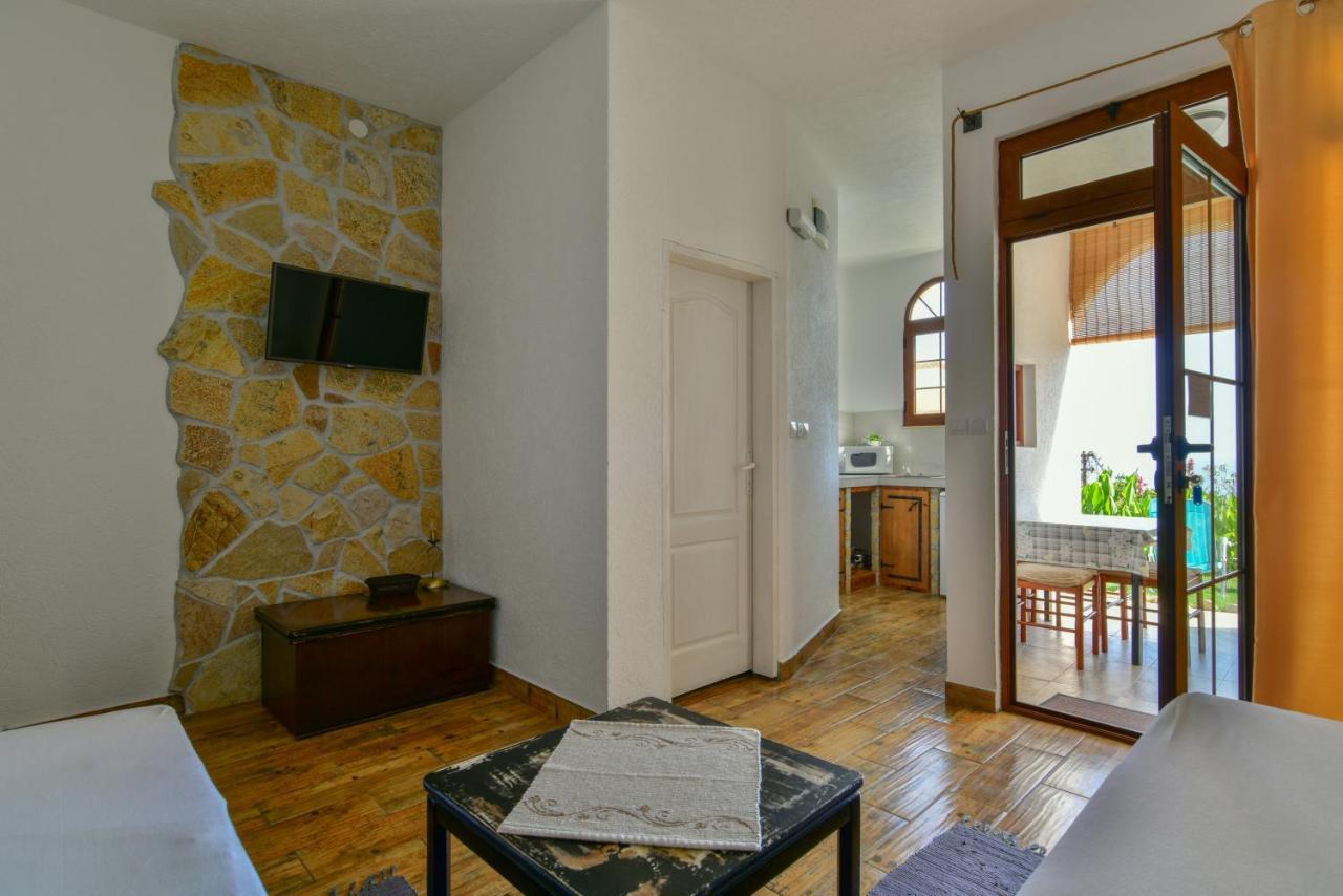 Pataki Guesthouse Petrovac Bagian luar foto